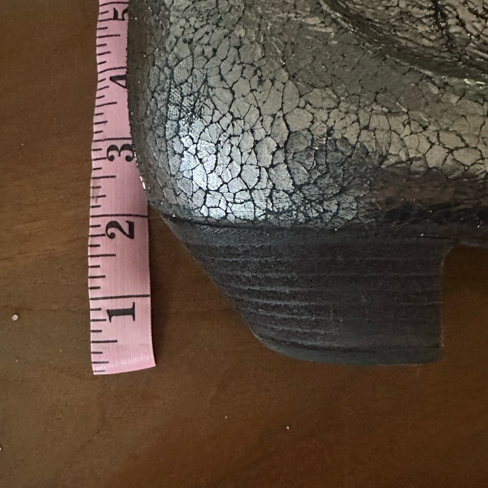 Super fun crackly silvery pewter cowboy booties - Picture 6 of 7